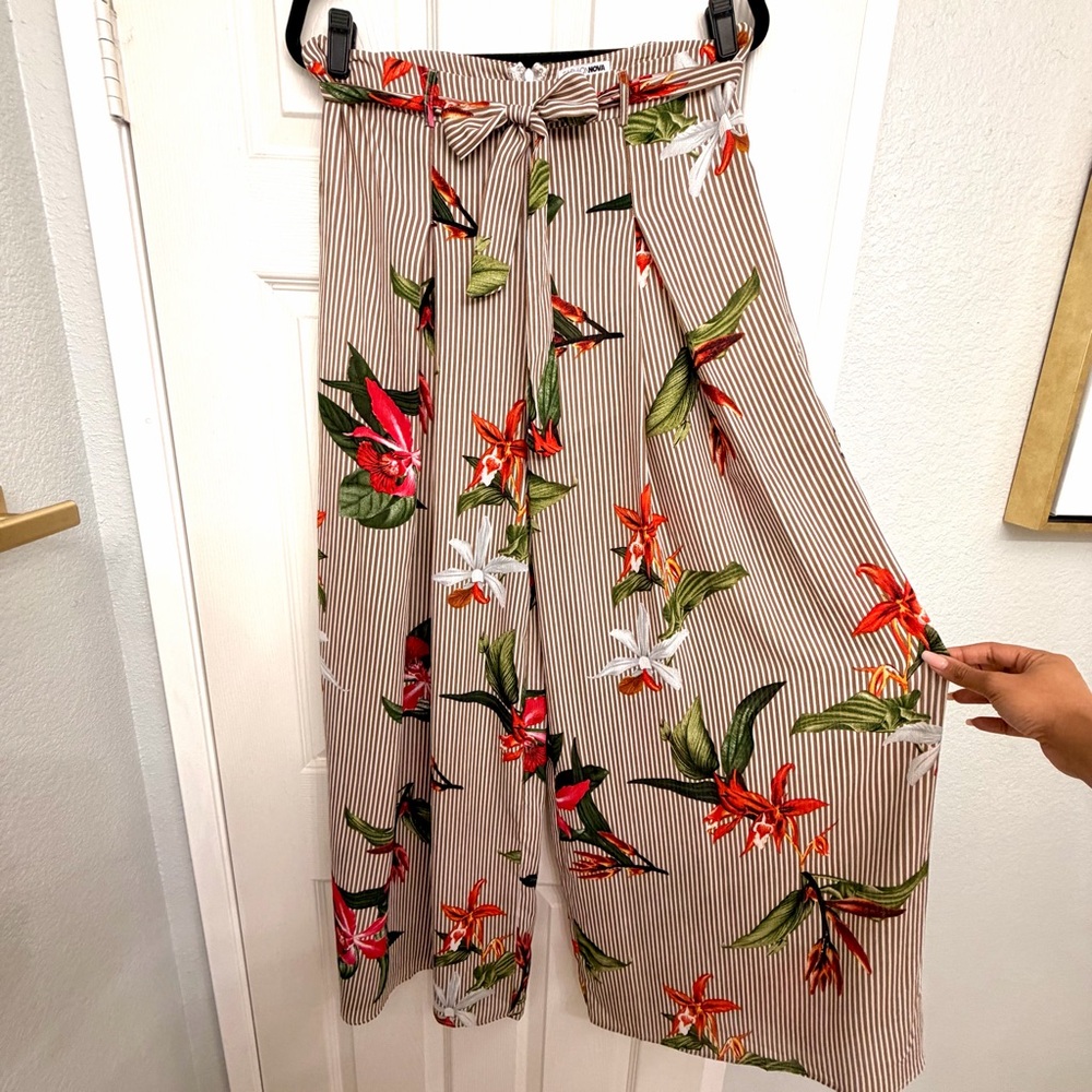 Fashion Nova Thailand Floral Woven Pants - XL - Picture 7 of 10